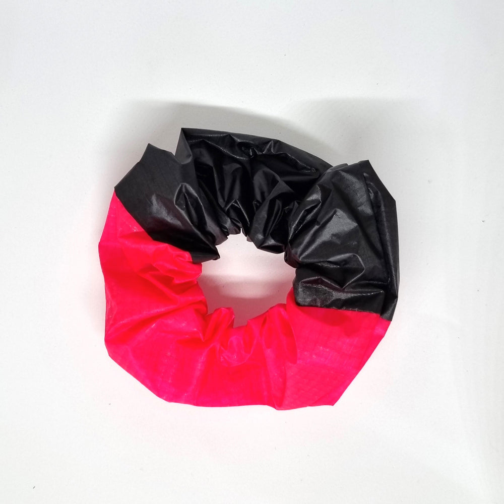 MIOLENTO - Scrunchie, schwarz/pink