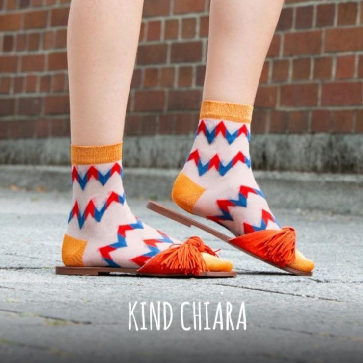 Kind Chiara - rot-blau-Socken-TOO HOT TO HIDE-36-38-jesango - Fair Fashion- nachhaltig- faire Mode- Klamotten- Frauen- Damen Klamotten