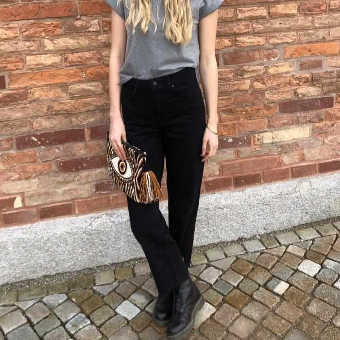 Straight Jeans MEDLAR Black Overdyed-Jeans-LOVJOI-jesango - Fair Fashion- nachhaltig- faire Mode- Klamotten- Frauen- Damen Klamotten